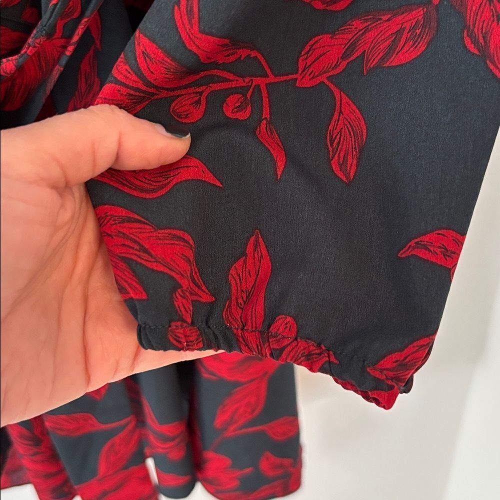 ✨NWT✨ Floral Red and Black Wrap Dress Size Large - Picture 6 of 7